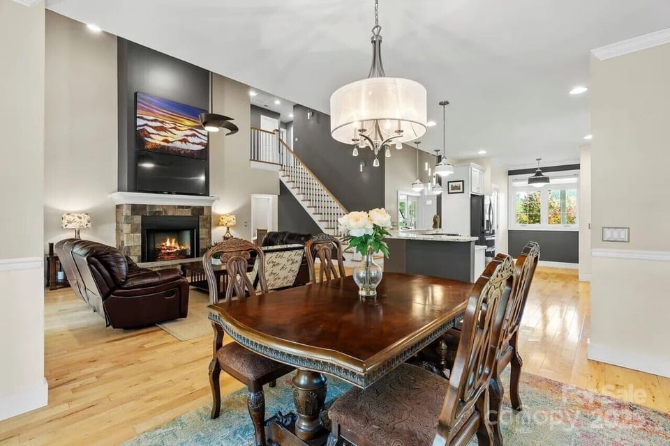 Dining area. Table can stretch out to seat up to 12.