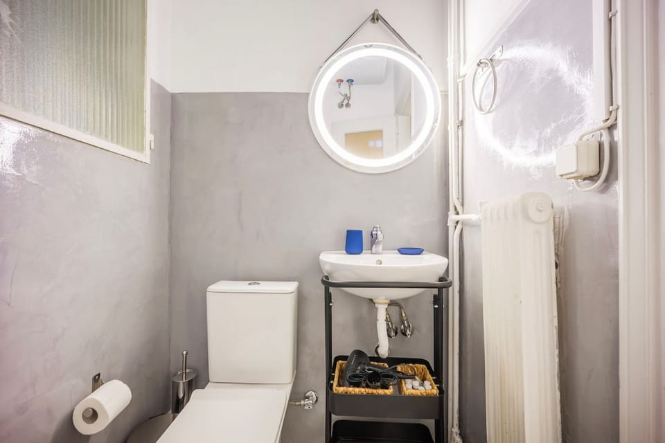 Sunny Cozy 3bd apt Just a min Away to Acropolis Apartment in Athens