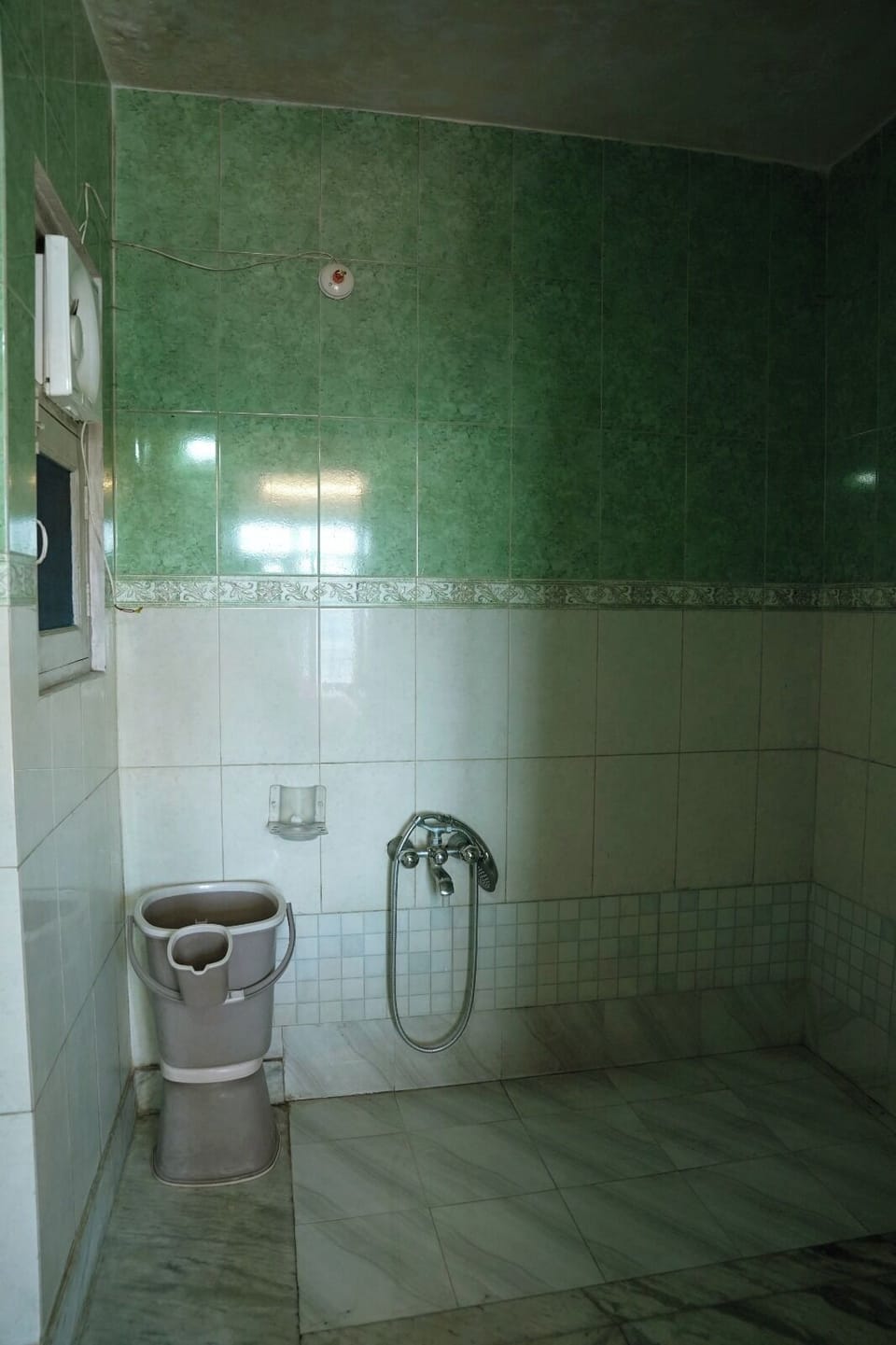 Luxury Room | Bathroom | Shower, free toiletries, towels, soap
