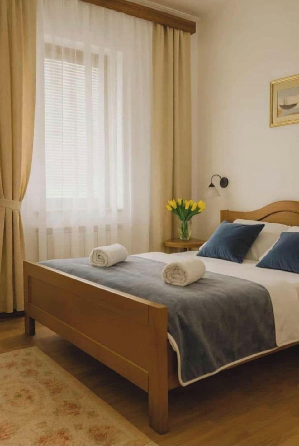 Premium bedding, desk, blackout drapes, soundproofing