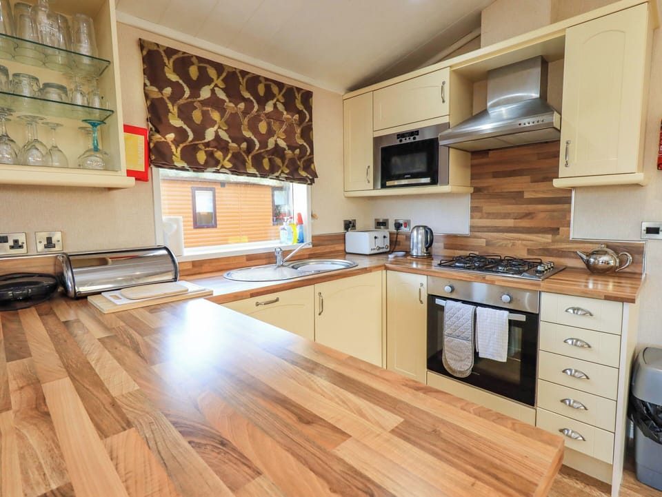 Fridge, microwave, dishwasher, toaster