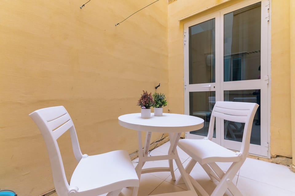 Apartment, 2 Bedrooms, Non Smoking, Kitchen | Terrace/patio