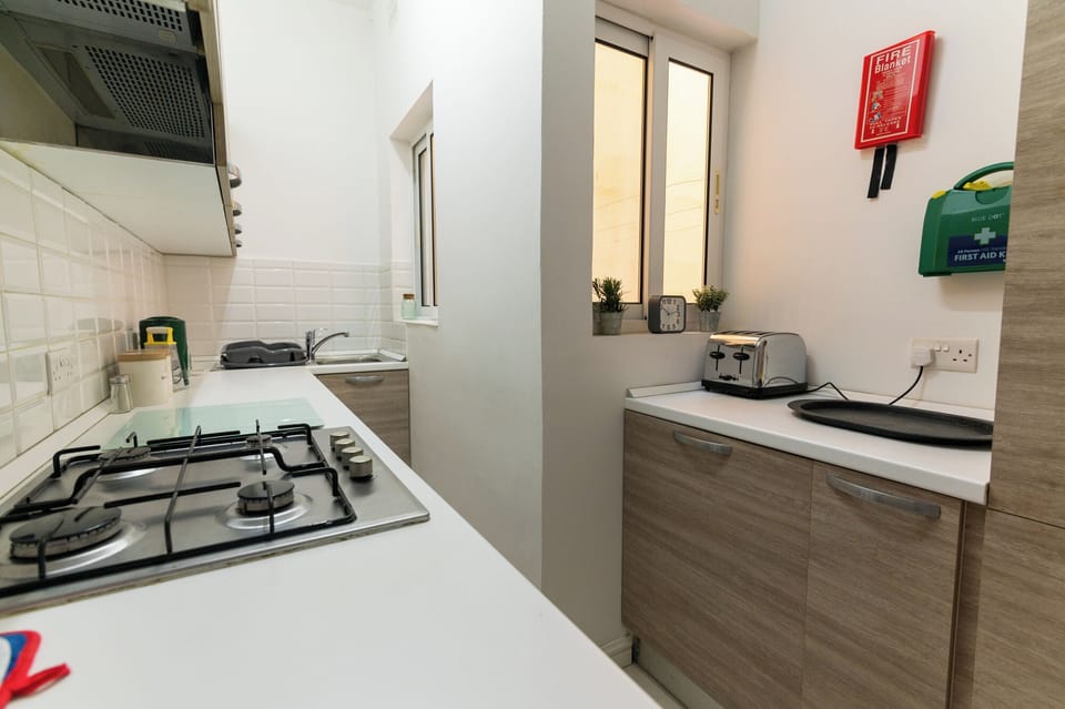 Apartment, 2 Bedrooms, Non Smoking, Kitchen | Private kitchen | Electric kettle, toaster