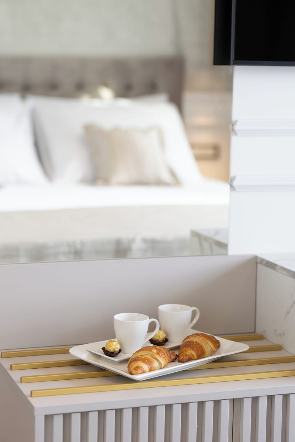 One-Bedroom Apartment with Sea View and Terrace | In-room safe, desk, laptop workspace, blackout drapes