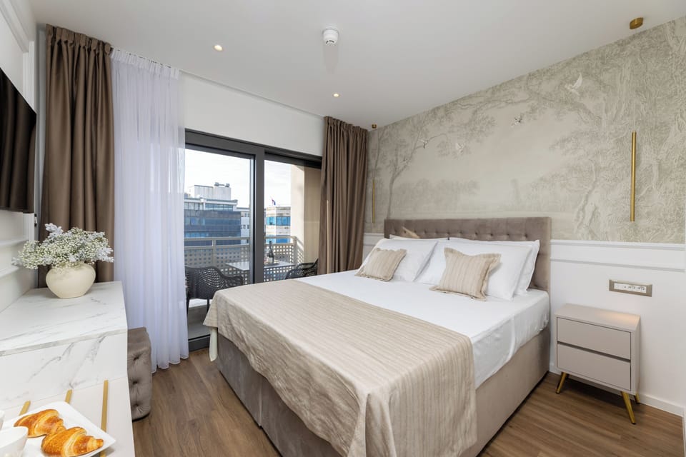 One-Bedroom Apartment with Sea View and Terrace | In-room safe, desk, laptop workspace, blackout drapes