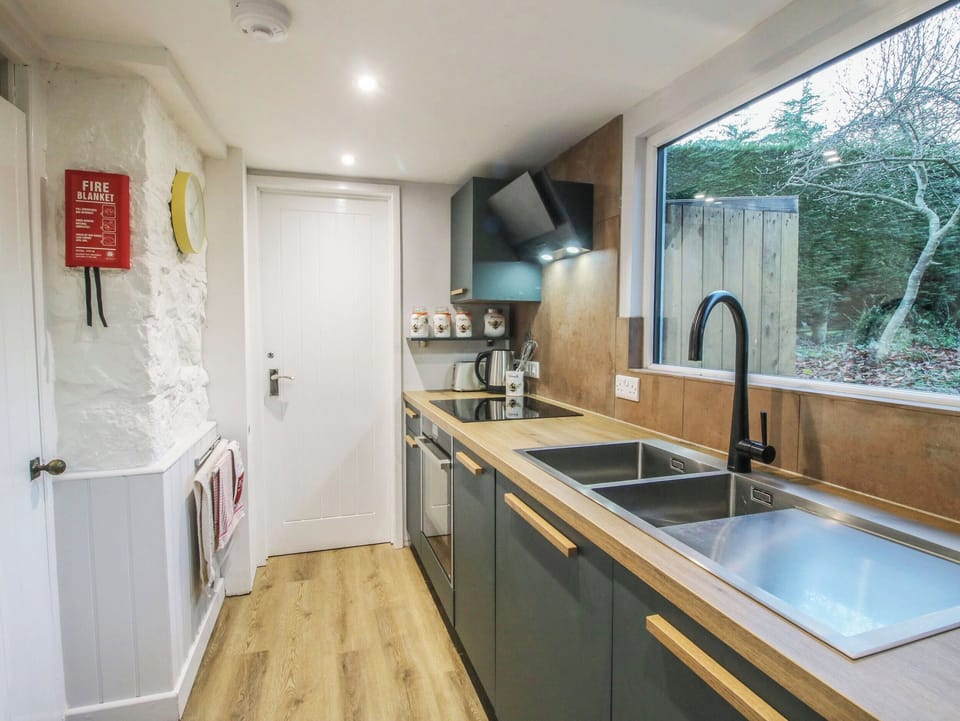 Fridge, microwave, dishwasher, toaster