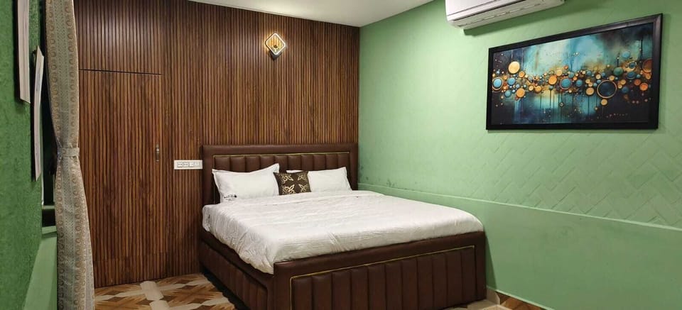 Premium bedding, down comforters, memory foam beds, laptop workspace
