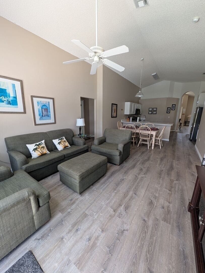House, 4 Bedrooms | Living area | Smart TV
