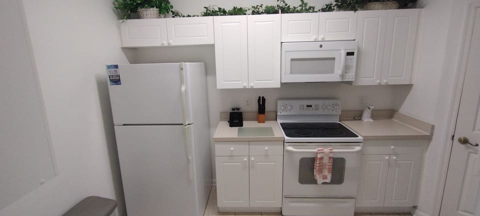 Condo, 3 Bedrooms | Private kitchen | Coffee/tea maker, fridge, oven, toaster