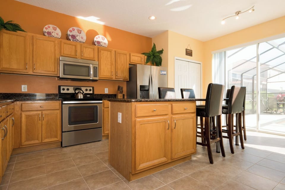 House, 6 Bedrooms | Private kitchen | Coffee/tea maker, fridge, oven, toaster