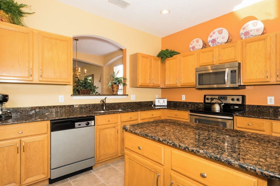 House, 6 Bedrooms | Private kitchen | Coffee/tea maker, fridge, oven, toaster