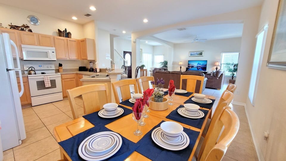 House, 4 Bedrooms | Dining