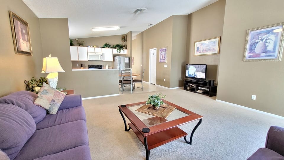 House, 4 Bedrooms | Living area