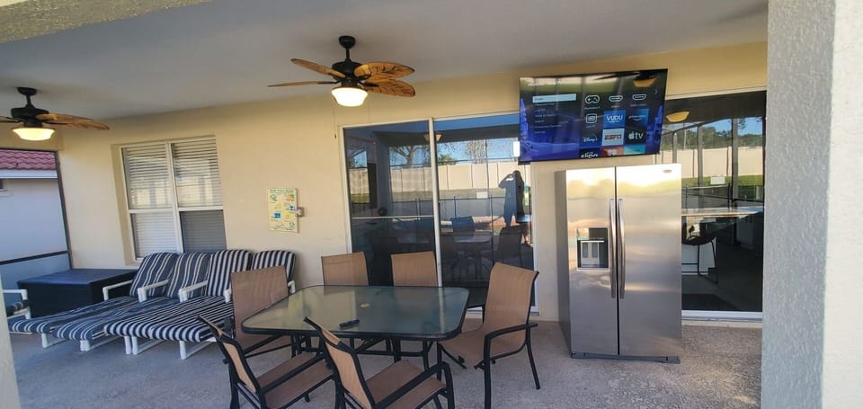 House, 6 Bedrooms | Outdoor dining