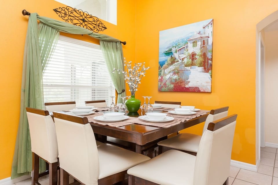 House, 4 Bedrooms | Dining