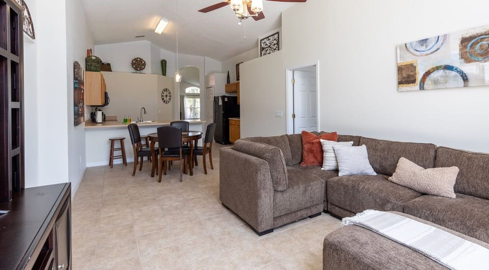 House, 4 Bedrooms | Living area | Smart TV