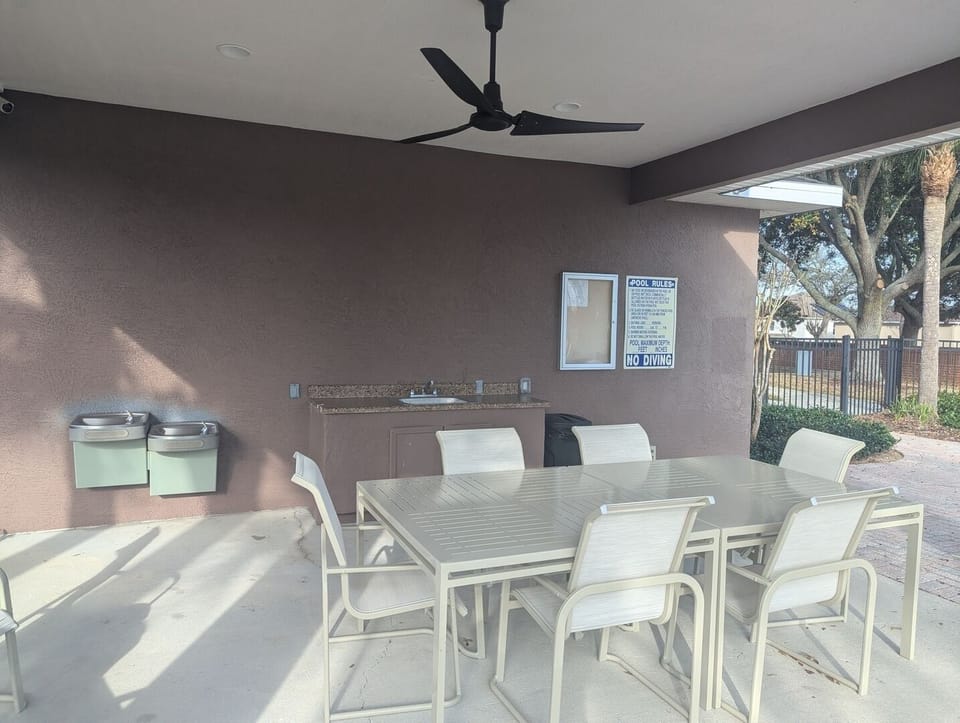 House, 5 Bedrooms | Outdoor dining