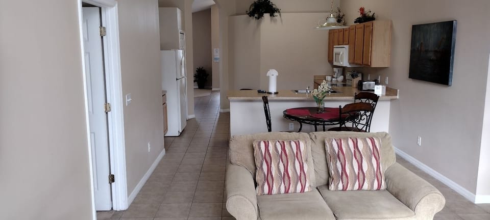House, 4 Bedrooms | Living area