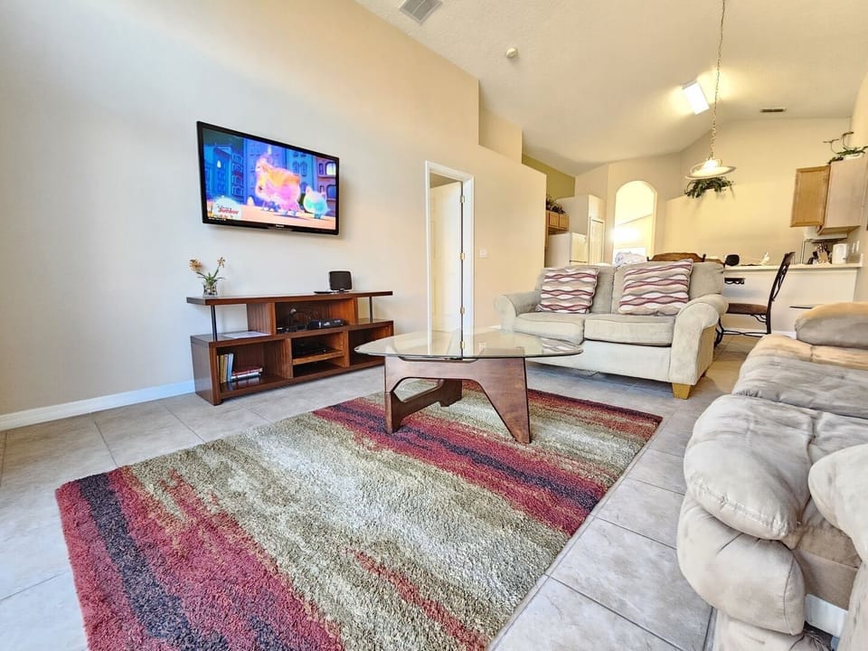House, 4 Bedrooms | Living area