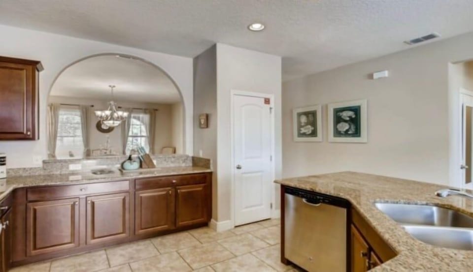House, 5 Bedrooms | Interior