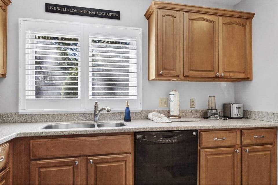 House, 2 Bedrooms | Private kitchen