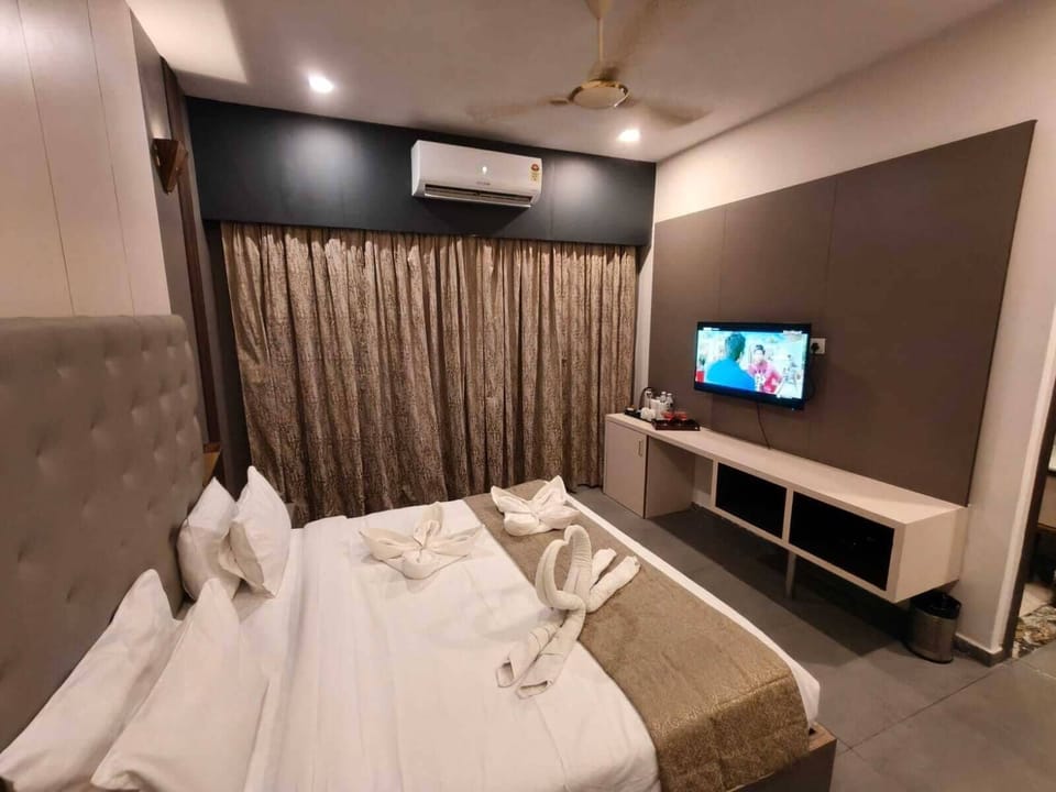 In-room safe, soundproofing, iron/ironing board, free WiFi