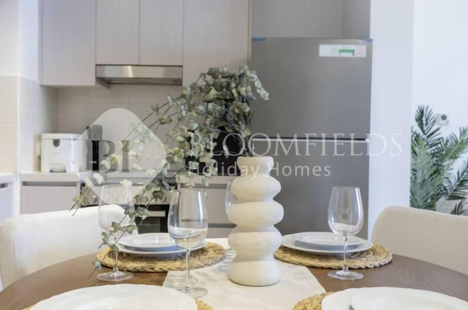 Couples dining
