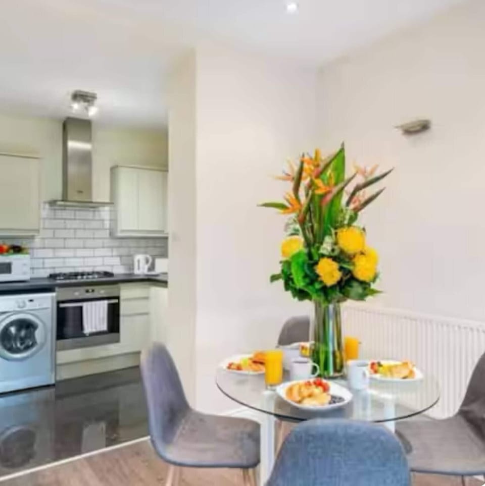 Apartment, 2 Bedrooms, Patio | Dining