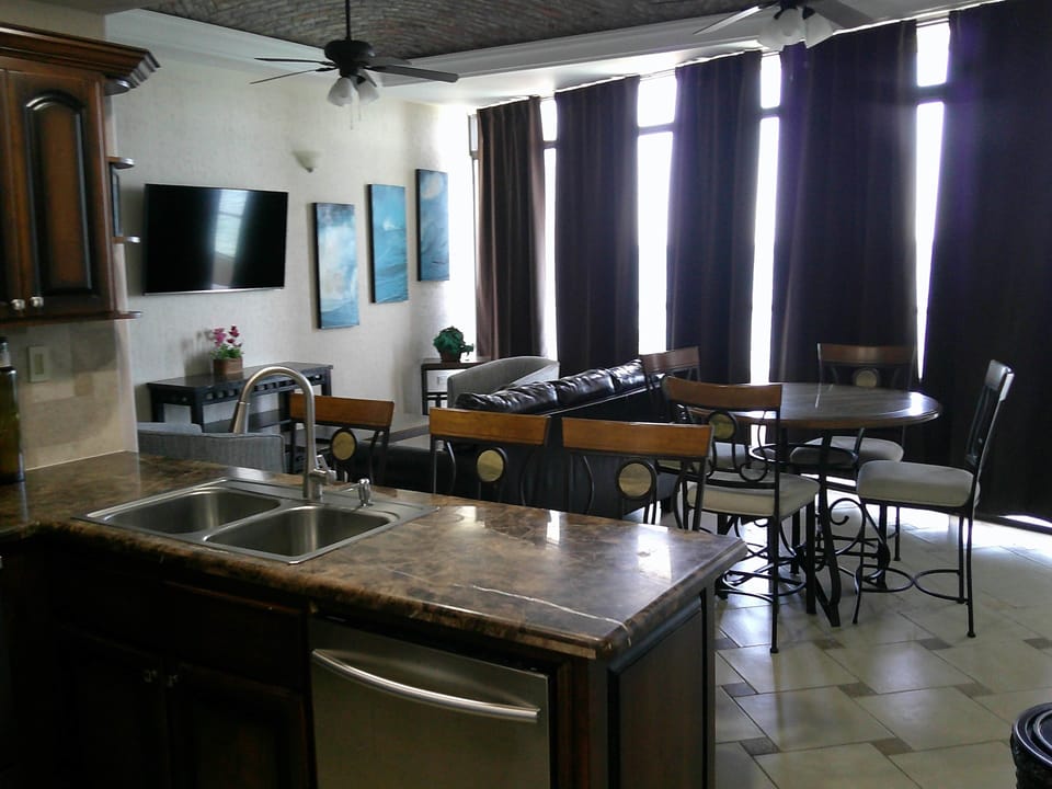 Kitchen. Dining