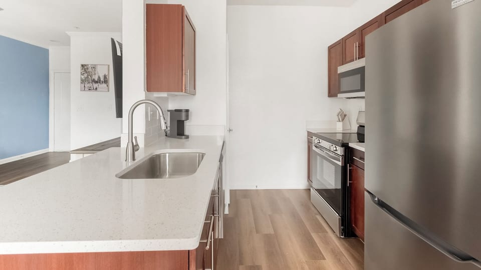 Apartment (1 Bedroom) | Private kitchen | Fridge, microwave, oven, stovetop