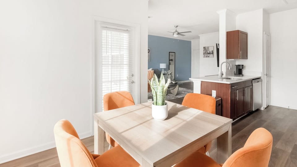 Apartment (1 Bedroom) | Dining room