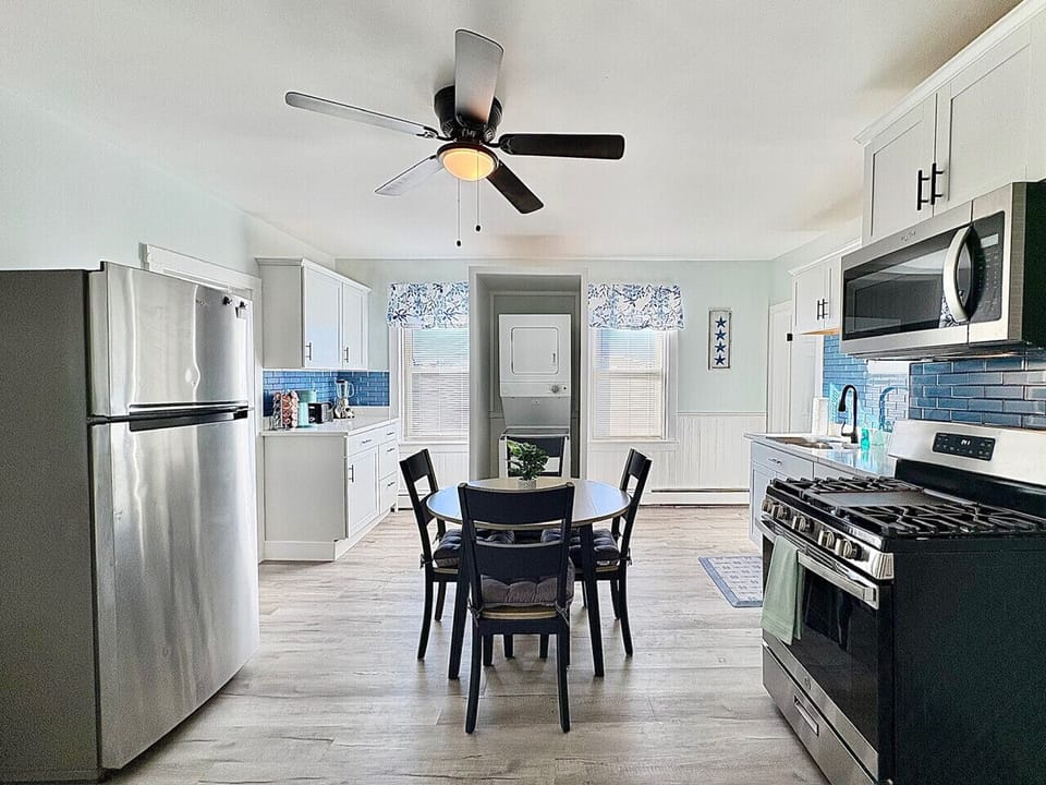 Kitchen & Dining Area w/ Laundry