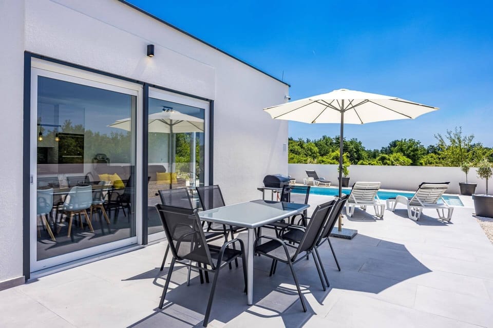 Villa Karolina image
