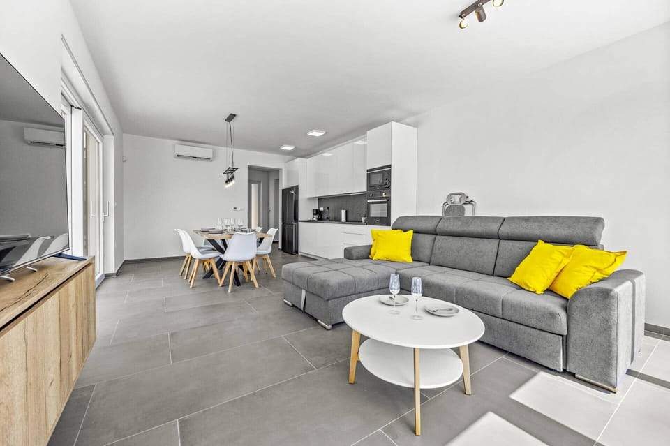 Villa Karolina image