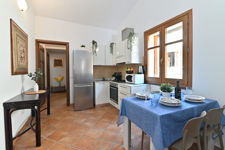 Apartment, City View | Private kitchen | Electric kettle, highchair