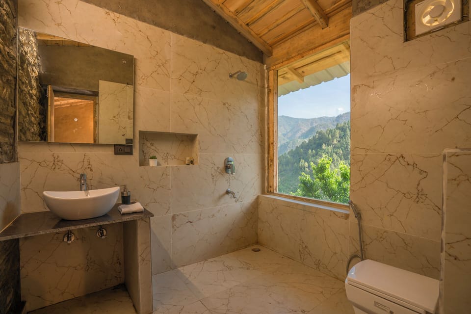 Deluxe Double Room, Mountain View | Bathroom | Shower, free toiletries, towels, soap