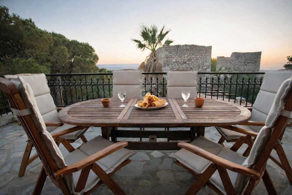 Terrace dining area with far-reaching views of the mountains and surrounding nature, ideal for serene breakfasts or elegant evening meals outdoors