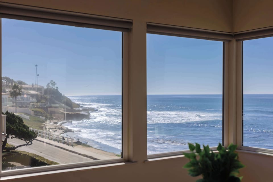 This unit is designed for easy living, making it the perfect place to relax and recharge after exploring the beautiful La Jolla area.