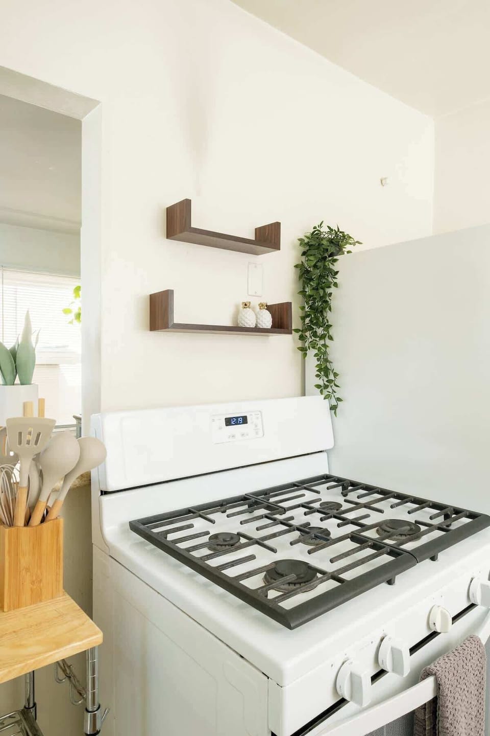 You’ll have all the cookware, dinnerware and utensils you could need