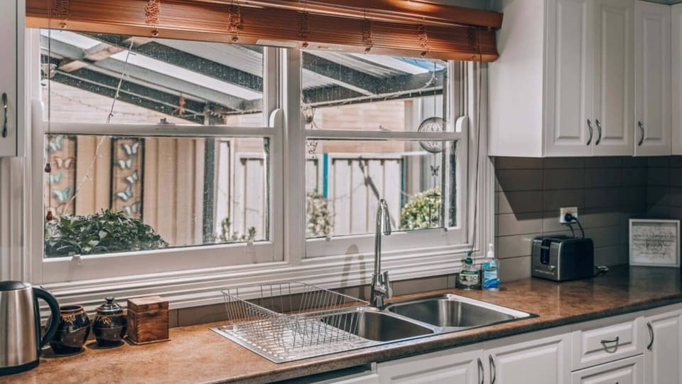 Family Cottage | Kitchen | Garden view | Toaster | Kettle