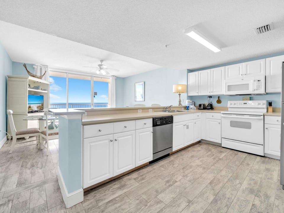 Condo, 1 Queen Bed with Sofa bed (Majestic Beach Towers 1-1314) | Private kitchen | Oven, toaster, cookware/dishes/utensils