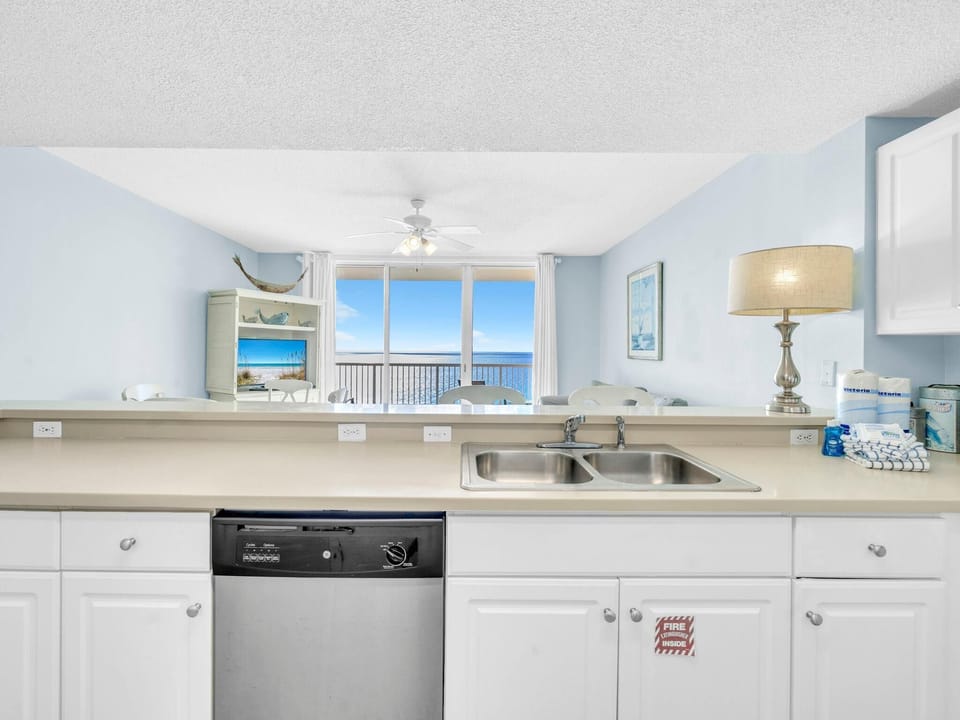 Condo, 1 Queen Bed with Sofa bed (Majestic Beach Towers 1-1314) | Private kitchen | Oven, toaster, cookware/dishes/utensils