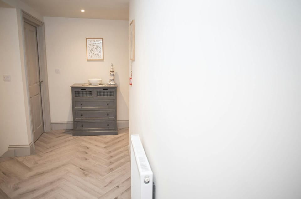 Hallway with chest of drawers