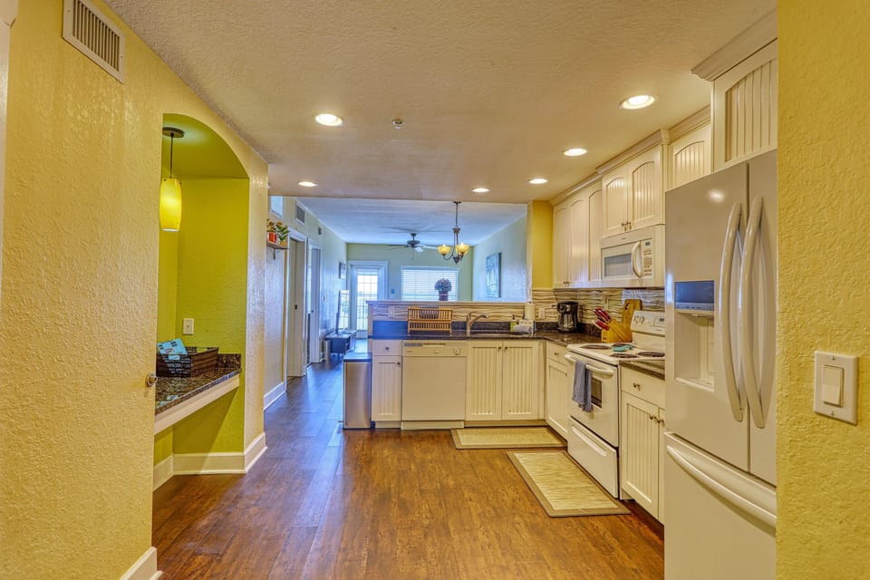 Condo, Multiple Beds (Harbourside 8816) | Private kitchen | Oven, toaster