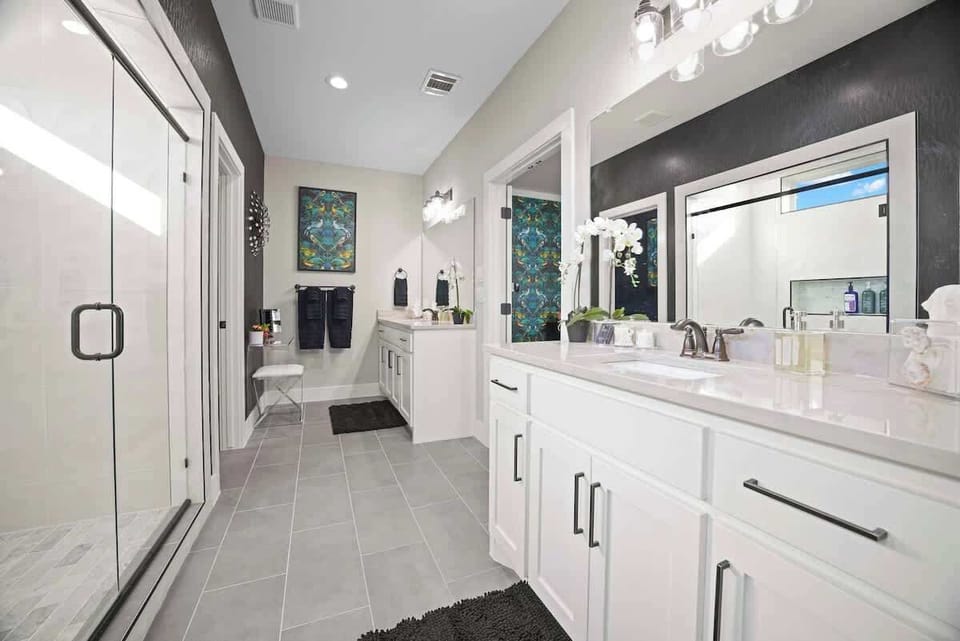 Royal Bath House

Master Bathroom Suite adorned with quartz, selenite, and agate details, double vanities, walk-in shower, large soaking tub, and vanity desk with mirror. 