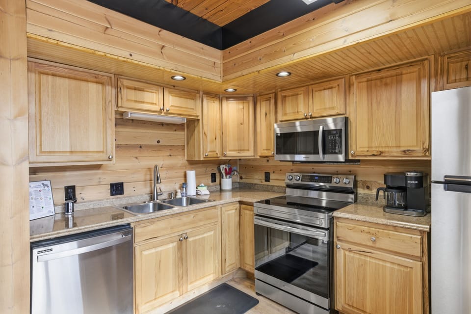Fully equipped kitchen for meals during your Smoky Mountain stay.