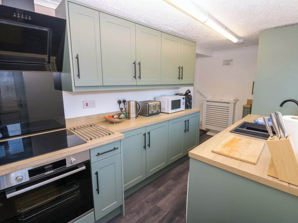 Dishwasher, cookware/dishes/utensils