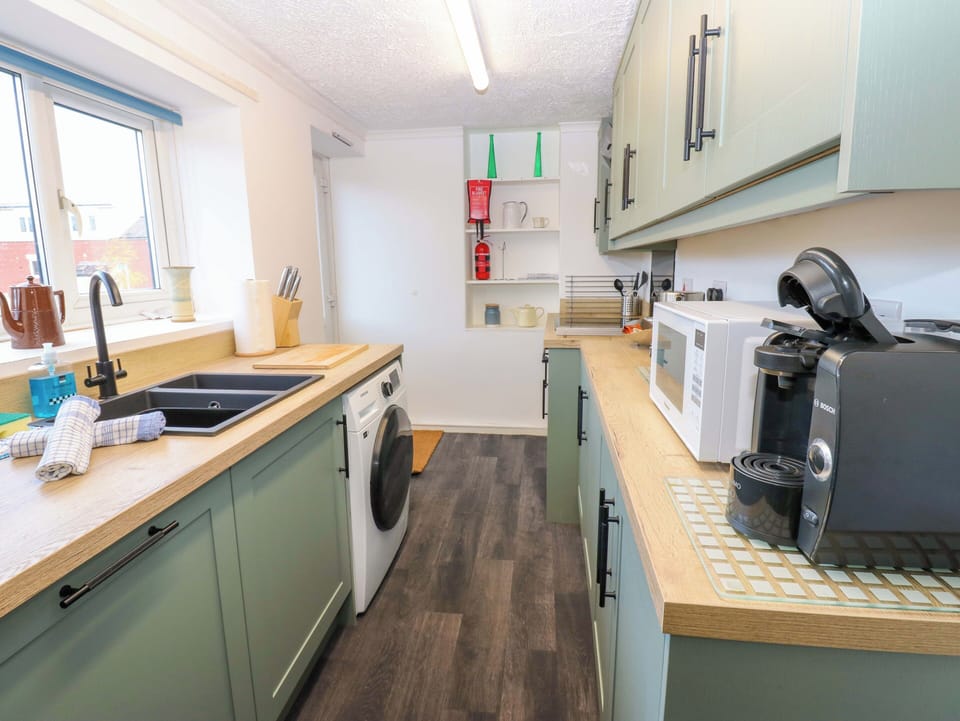 Dishwasher, cookware/dishes/utensils