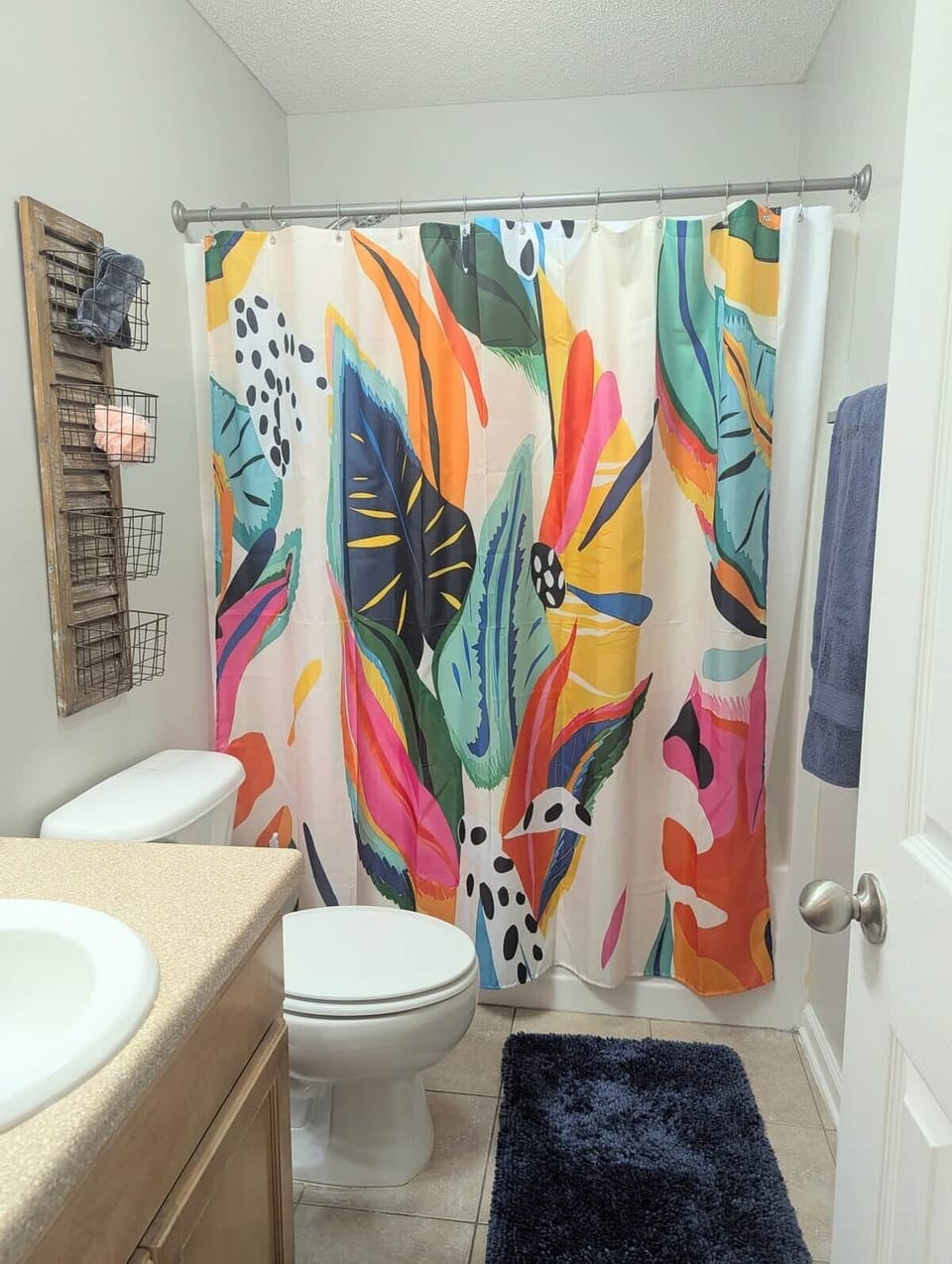 Upstairs Hallway Bathroom
