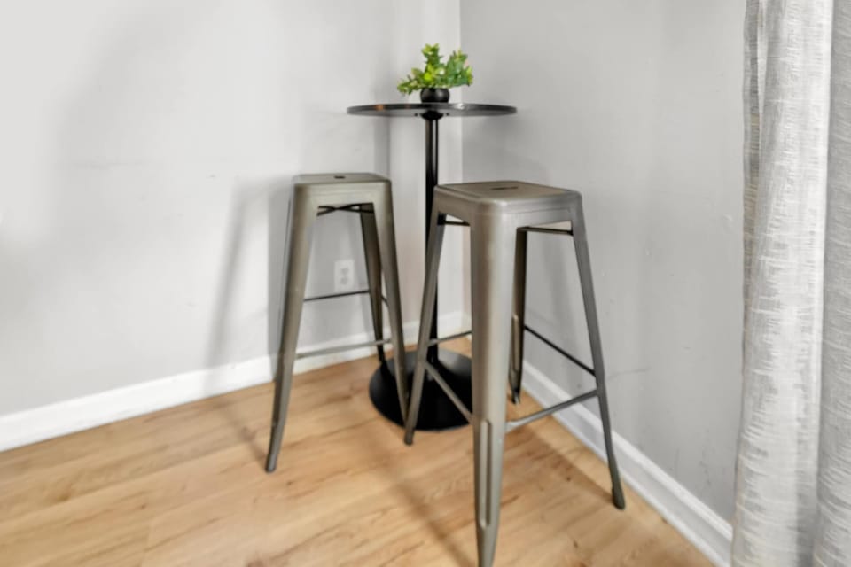 Kitchen: Ample seating either for working or eating!